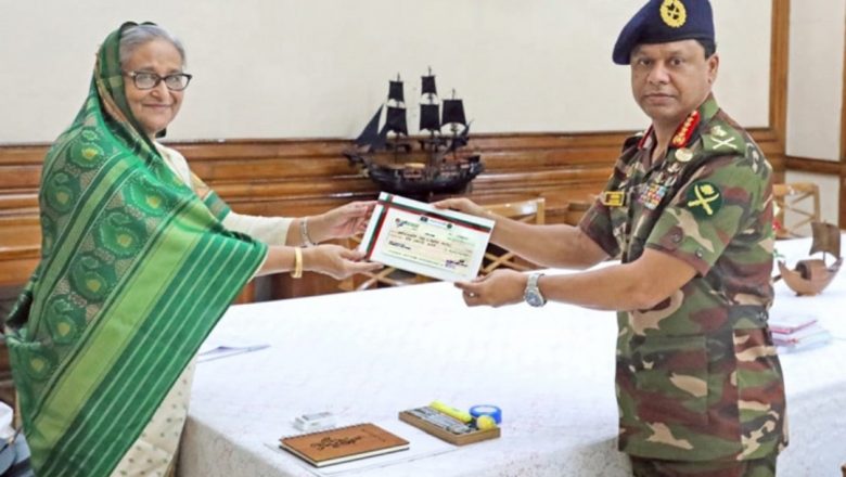 বন্যায় ক্ষতিগ্রস্তদের জন্য সেনাবাহিনীর ১০ কোটি টাকার চেক হস্তান্তর