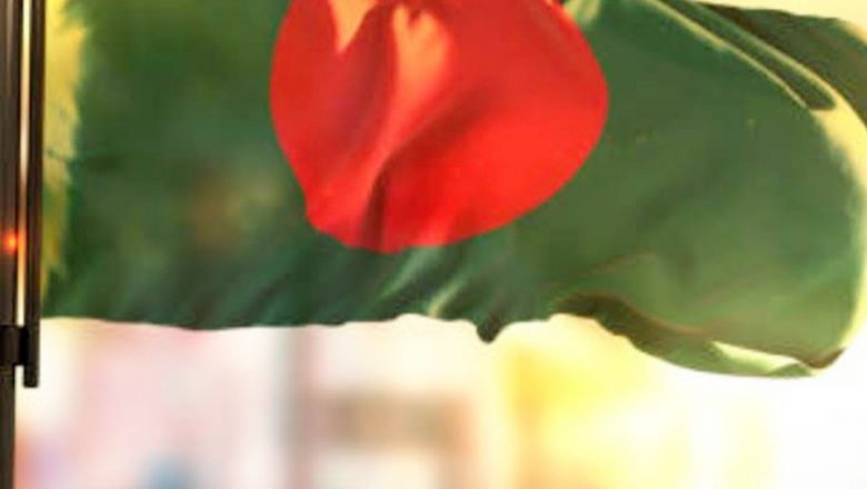 পতাকা অর্ধনমিতভাবে কীভাবে ওড়াতে হবে তা  জানিয়েছে সরকার