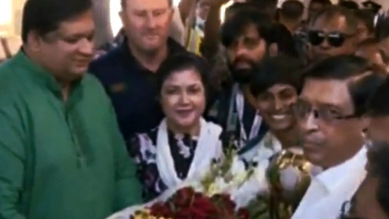 দক্ষিণ এশিয়া বিজয়ের পতাকা উড়িয়ে দেশে এসেছে নারী ফুটবল দল