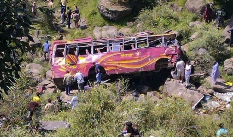 বাস খাদে পড়ে ২৫ জন নিহত