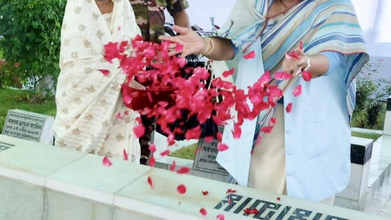 বনানী কবরস্থানে প্রধানমন্ত্রীর শ্রদ্ধা