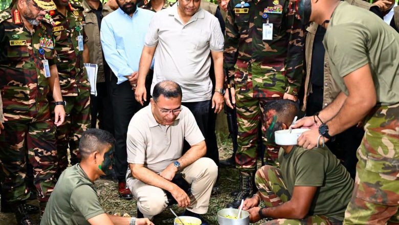 সেনাবাহিনীর গ্রীষ্মকালীন প্রশিক্ষণ পরিদর্শনে প্রধানমন্ত্রী