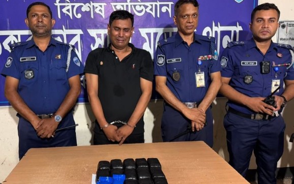 পুলিশের অভিযানে ইয়াবাসহ সাবেক সেনাসদস্য   গ্রেফতার