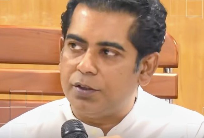 মাথায় রাখবেন, স্বাভাবিক সময়ে আমরা সরকারের দায়িত্বে আসিনি : সাংবাদিকদের তথ্যমন্ত্রী