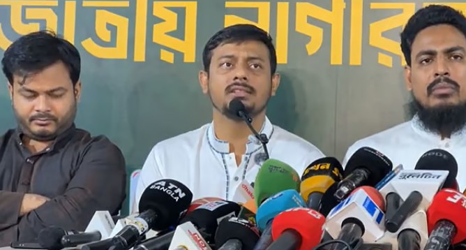আপনাদের কথা শুনতেই আমরা আসছি, রাস্তার কাছে চলে আসুন